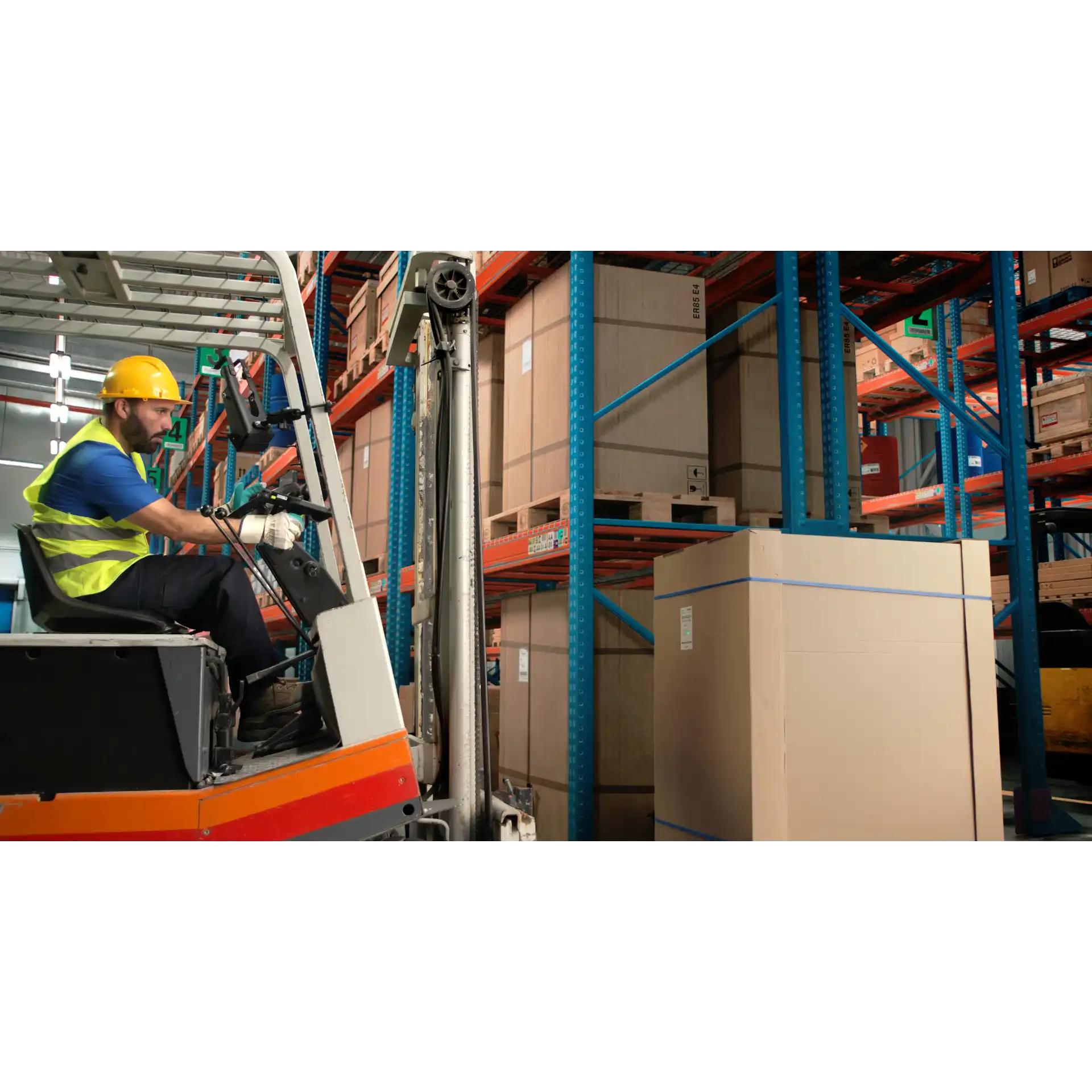 MDE-Gerät Zebra MC9400/MC9450 – Fahrer scannt Ware vom Stapler aus im Hochregallager