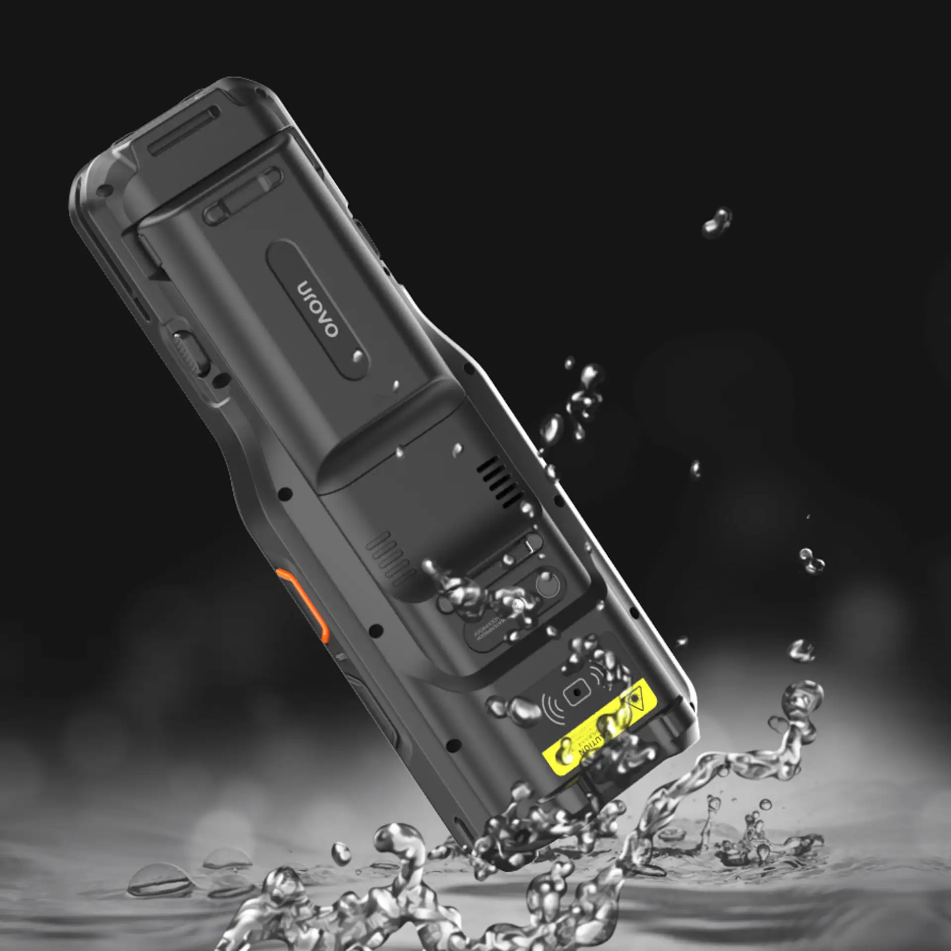 Urovo RT40S MDE Gerät mit Wassertropfen - Demonstration der Wasserdichtigkeit