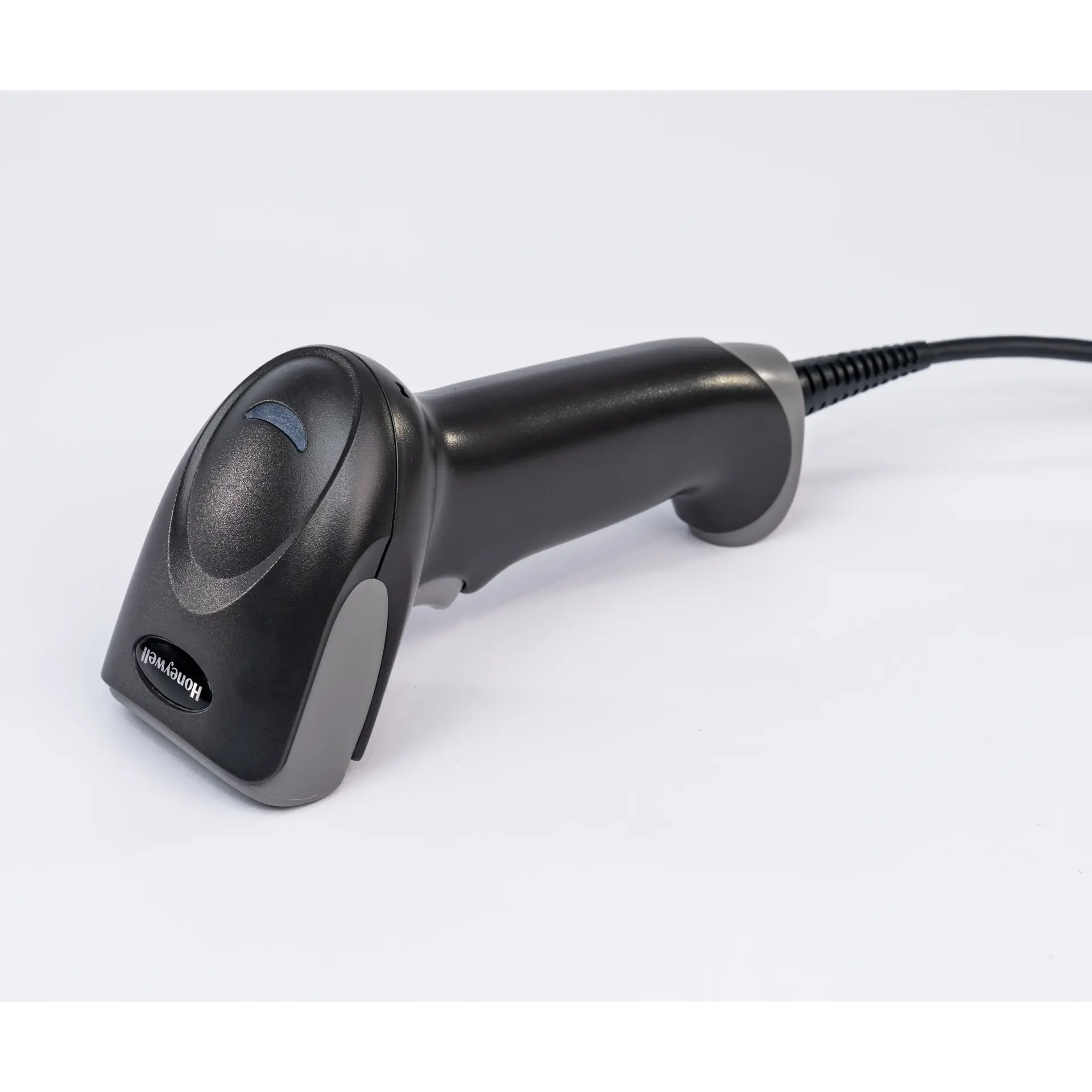 arcode-Scanner Honeywell Voyager 1470g – Liegend aus oberer Seitenperspektive mit Scanfenster, Griff und Kabel